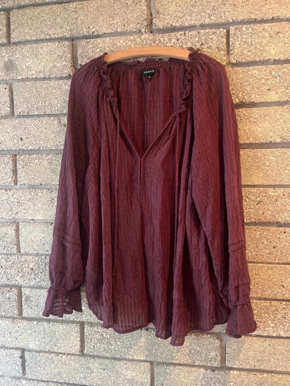 Torrid Burgundy Crinkle Textured Long Sleeve Blouse Size 2 With Ruffle Details